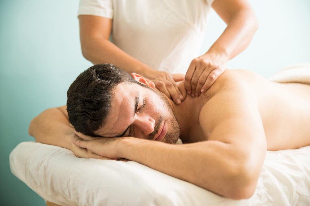 Upper thoracic correction targeting shoulder-blade pain